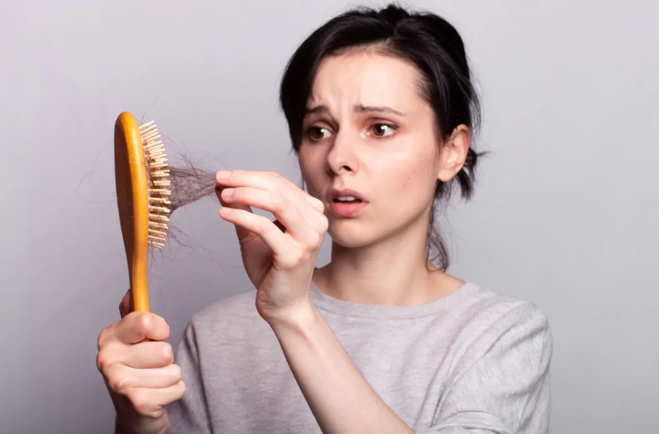 Cara Alami Mengatasi Rambut Rontok pada Pria dan Wanita
