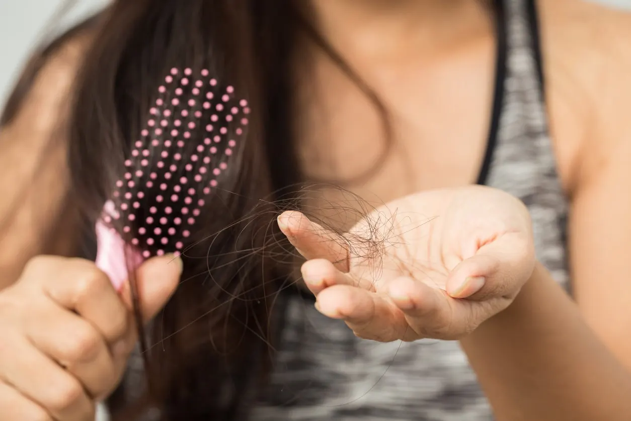 Produk Perawatan Terbaik untuk Mengatasi Rambut Rontok Secara Efektif