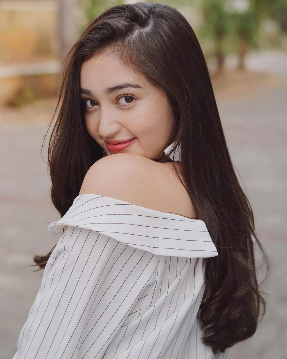 Tips Merawat Rambut Sehat dan Berkilau Secara Alami
