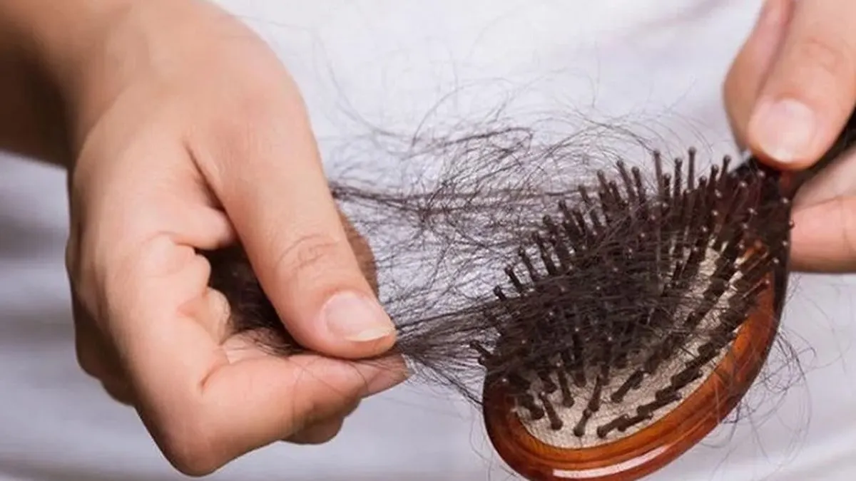 Rambut Rontok pada Wanita: Penyebab & Solusi Tepat (No Panik!)