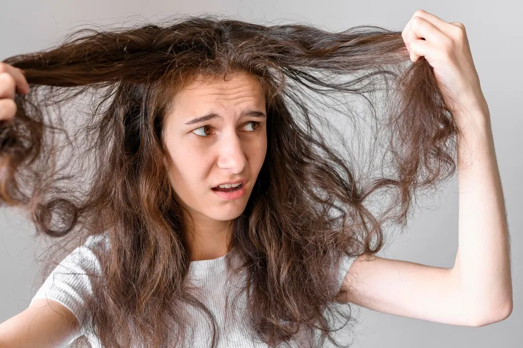 Ketombe dan Rambut Rontok: Apa Hubungannya?
