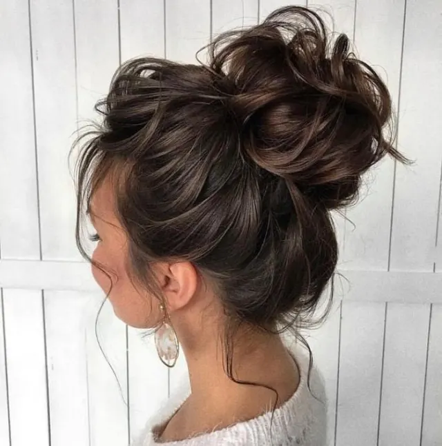 Messy Bun: Gaya Rambut yang Santai tapi Tetap Kece