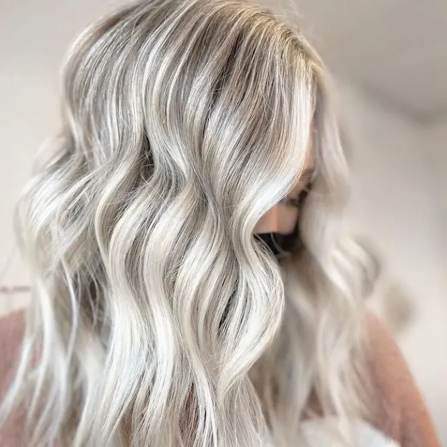 Platinum Blonde: Warna Rambut yang Bikin Pangling!