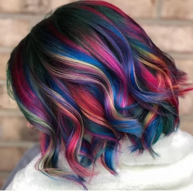 Colorful Highlights: Gaya Rambut yang Bikin Penampilan Jadi Lebih Seru!