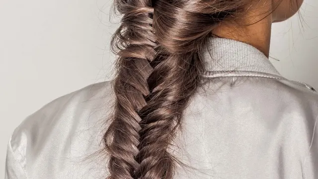 Fishtail Braid: Gaya Rambut yang Unik dan Elegan