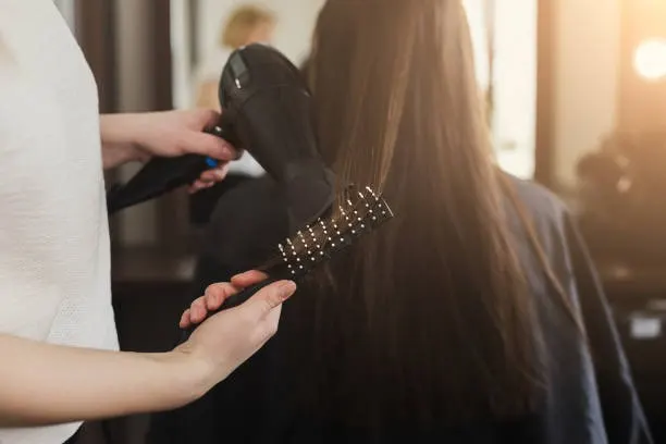 Tips Merawat Rambut Biar Tetap Sehat di Musim Panas yang Panas Banget