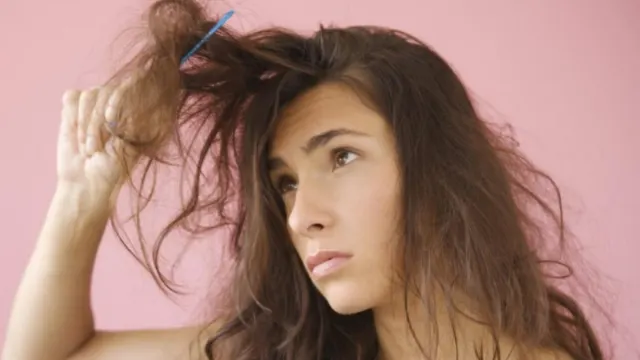 Rambut Kering dan Rapuh? Begini Cara Merawatnya dengan Benar!