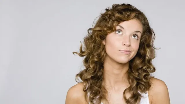 Penyebab Rambut Keriting Sulit Diatur dan Cara Mengatasinya