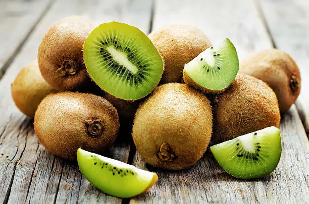 Bukan Hanya Enak, Ini Manfaat Kiwi untuk Rambut Lebih Kuat dan Lembut