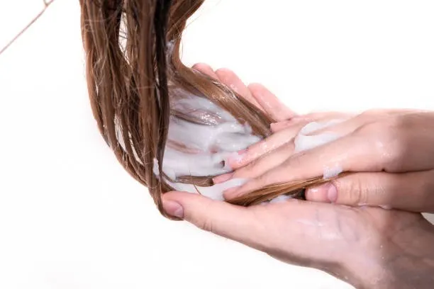 Rambut Bercabang dan Kering? Ini Masker DIY yang Efektif