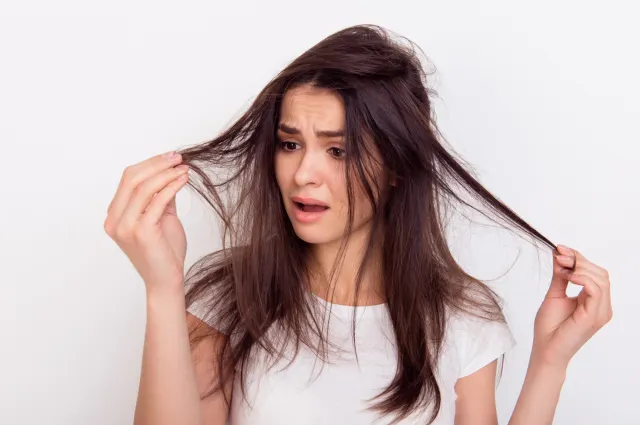 Rambut Terasa Kasar dan Kusam? Bisa Jadi Itu Rambut Kering!