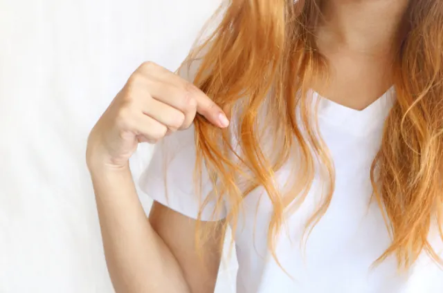 Cara Mengembalikan Kelembapan Rambut yang Sangat Kering Secara Alami dan Efektif