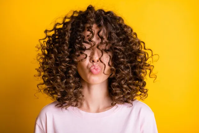 Manfaat Gel Lidah Buaya Murni untuk Rambut Keriting