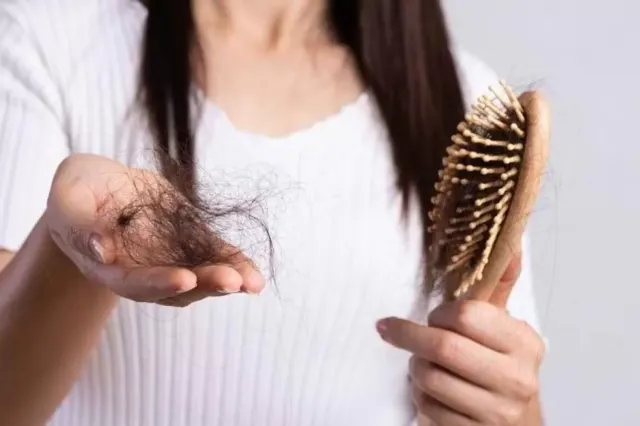 Perbedaan Rambut Rontok Sementara dan Permanen: Santai tapi Lengkap