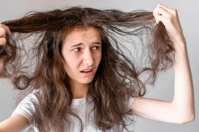 10 Cara Merawat Rambut Kusut agar Tetap Sehat dan Mudah Diatur