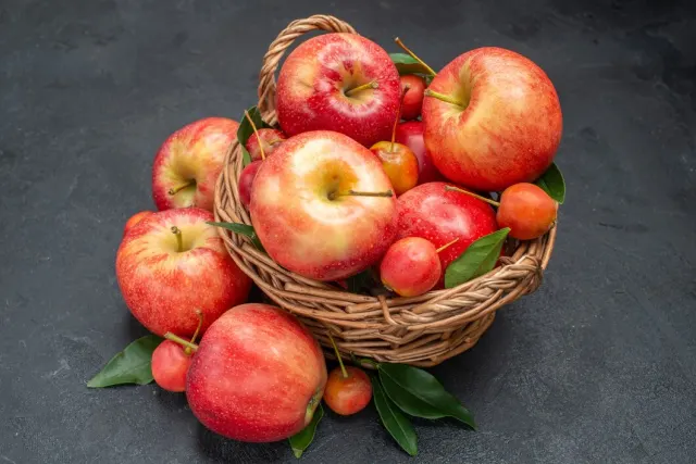 Manfaat Buah-Buahan untuk Mengatasi Rambut Rontok Secara Alami dan Efektif