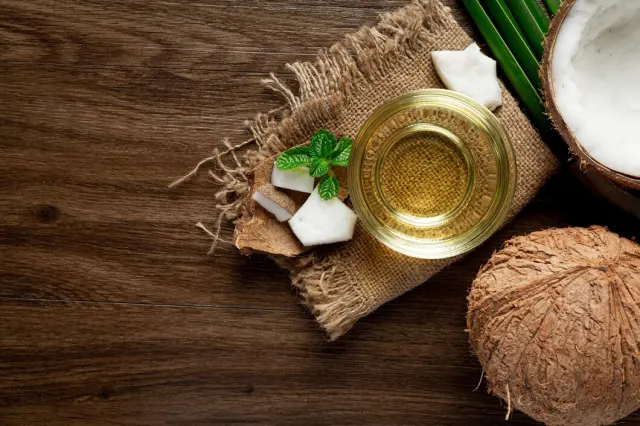 Manfaat Minyak Kelapa untuk Rambut: Panduan Lengkap agar Rambut Sehat, Kuat, dan Berkilau