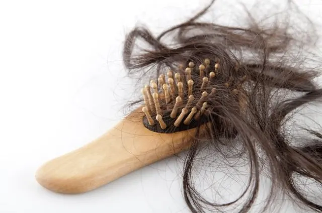 Rambut Rontok Jadi Masalah Serius? Kapan Harus ke Dokter?