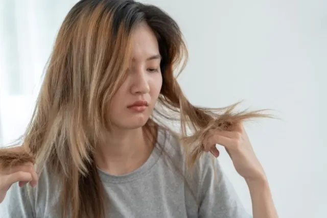 Panduan Aman Menyisir Rambut yang Sangat Kusut